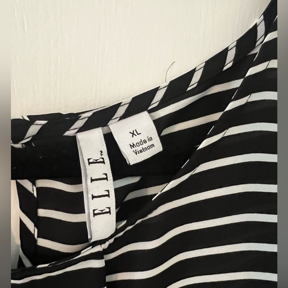 Black and White Striped Women's Top size XL (D-126) - Picture 3 of 10